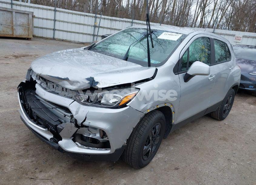 Photo 2 of 2017 Chevrolet Trax LS (VIN KL7CJKSB4HB183582)