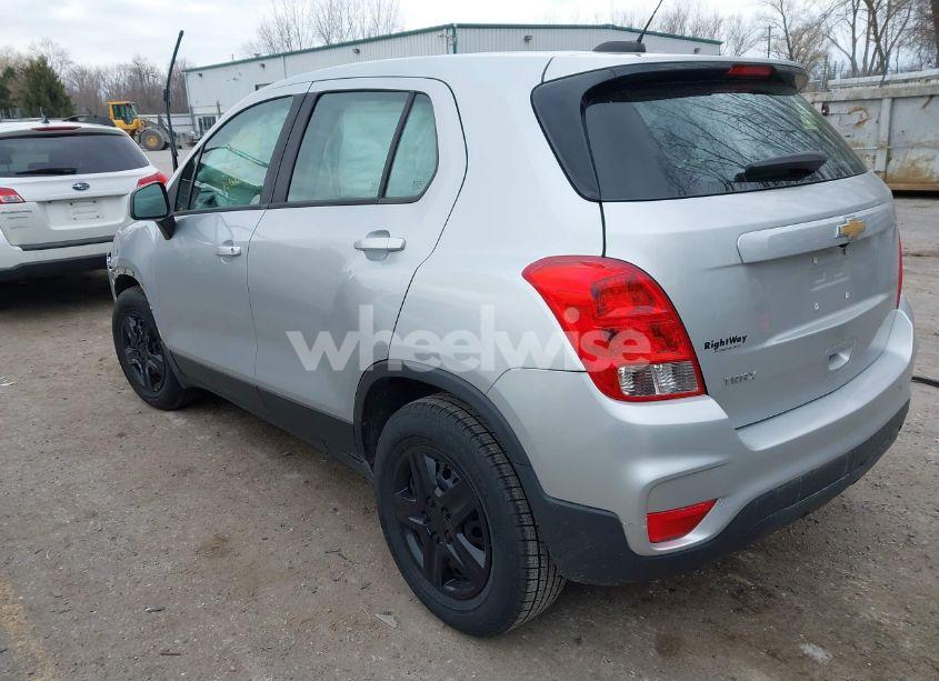 Photo 3 of 2017 Chevrolet Trax LS (VIN KL7CJKSB4HB183582)