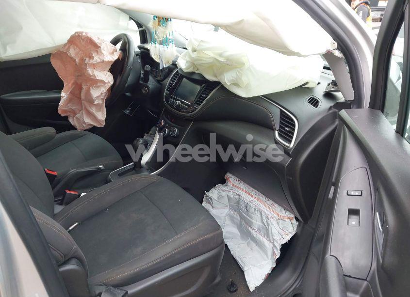 Photo 5 of 2017 Chevrolet Trax LS (VIN KL7CJKSB4HB183582)