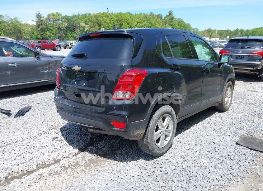 Photo 4 of 2021 Chevrolet Trax FWD LS (VIN KL7CJKSB4MB302421)