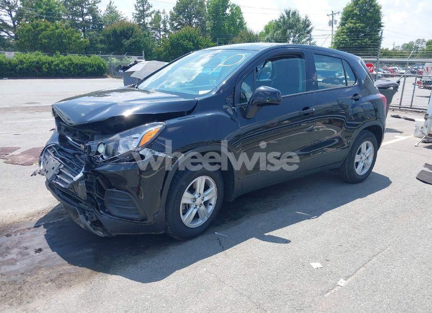 Photo 2 of 2021 Chevrolet Trax FWD LS (VIN KL7CJKSB4MB320580)