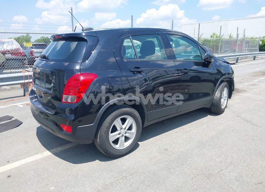 Photo 4 of 2021 Chevrolet Trax FWD LS (VIN KL7CJKSB4MB320580)