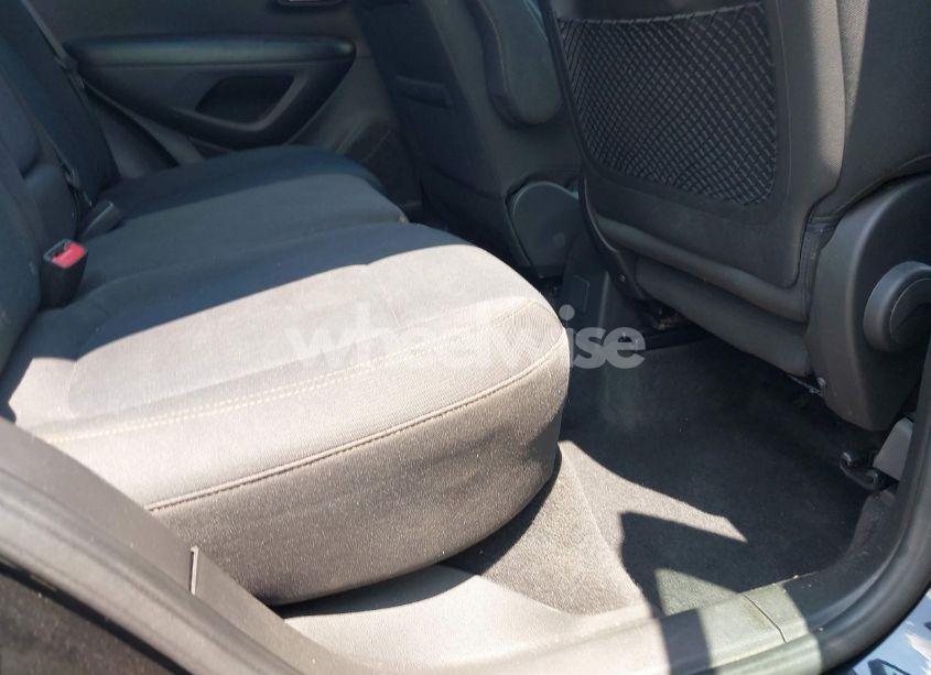 Photo 8 of 2021 Chevrolet Trax FWD LS (VIN KL7CJKSB4MB320580)