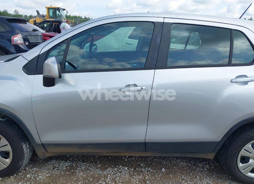 Photo 14 of 2016 Chevrolet Trax 1LS (VIN KL7CJKSB5GB582810)