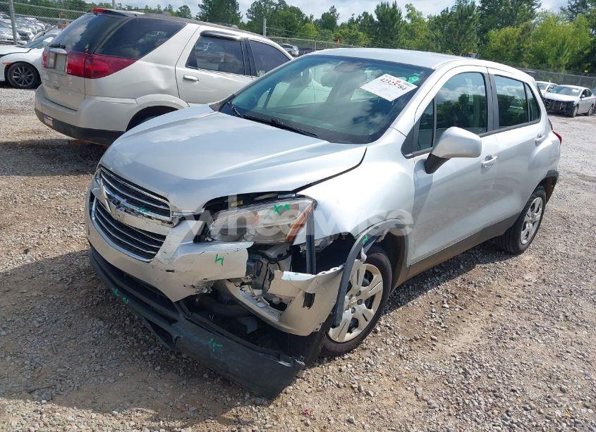 Photo 2 of 2016 Chevrolet Trax 1LS (VIN KL7CJKSB5GB582810)