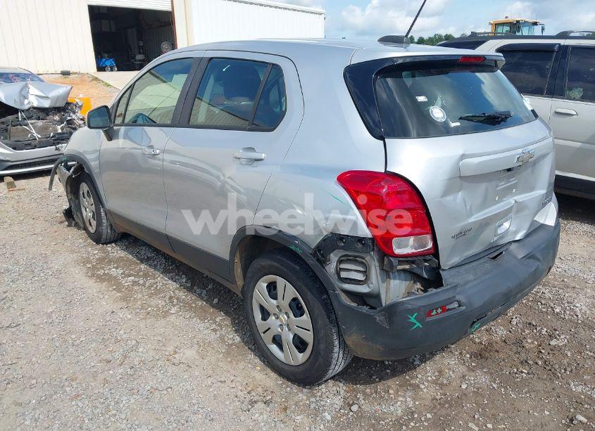 Photo 3 of 2016 Chevrolet Trax 1LS (VIN KL7CJKSB5GB582810)
