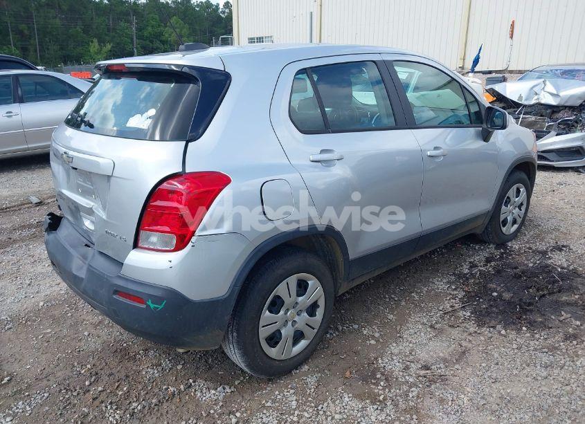 Photo 4 of 2016 Chevrolet Trax 1LS (VIN KL7CJKSB5GB582810)