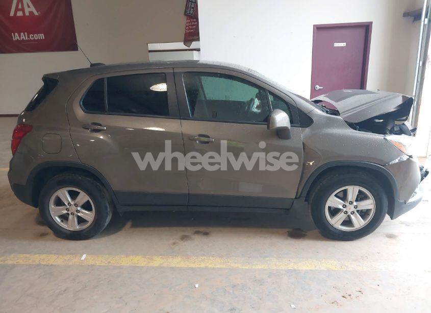 Photo 13 of 2021 Chevrolet Trax FWD LS (VIN KL7CJKSB5MB310429)