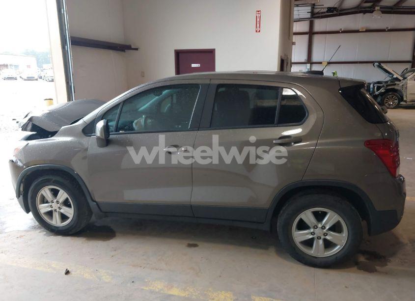 Photo 14 of 2021 Chevrolet Trax FWD LS (VIN KL7CJKSB5MB310429)