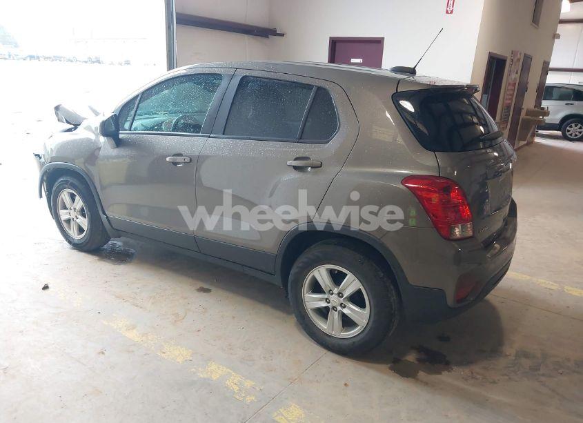 Photo 3 of 2021 Chevrolet Trax FWD LS (VIN KL7CJKSB5MB310429)