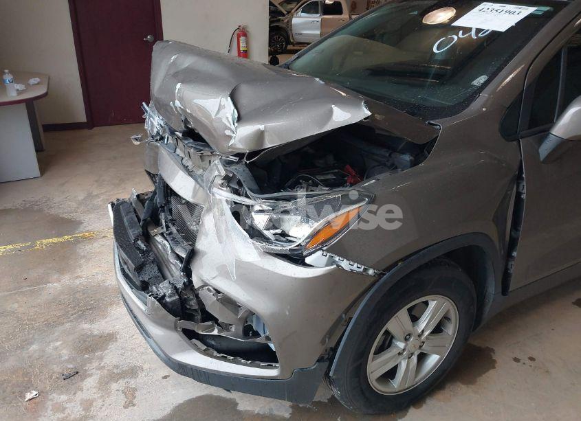 Photo 6 of 2021 Chevrolet Trax FWD LS (VIN KL7CJKSB5MB310429)