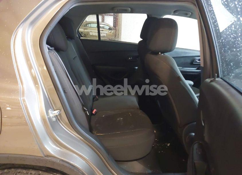 Photo 8 of 2021 Chevrolet Trax FWD LS (VIN KL7CJKSB5MB310429)