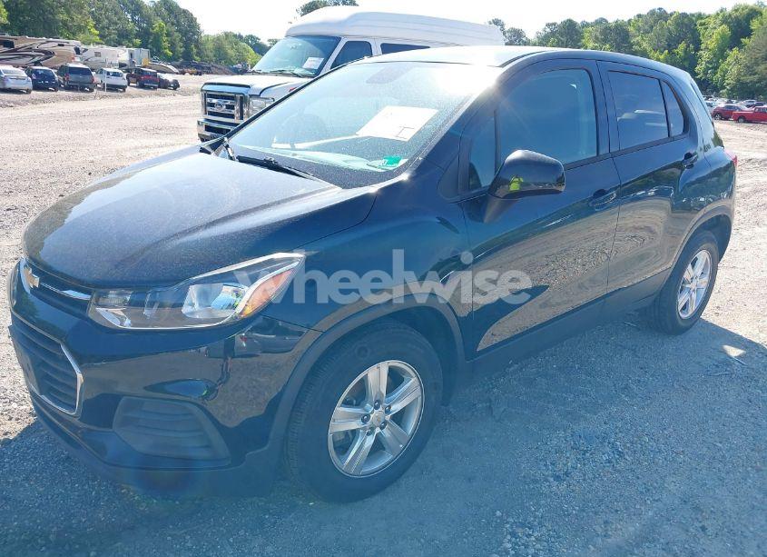 Photo 2 of 2021 Chevrolet Trax FWD LS (VIN KL7CJKSB5MB319406)
