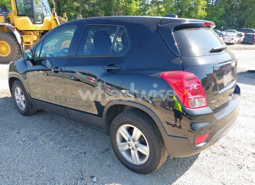 Photo 3 of 2021 Chevrolet Trax FWD LS (VIN KL7CJKSB5MB319406)