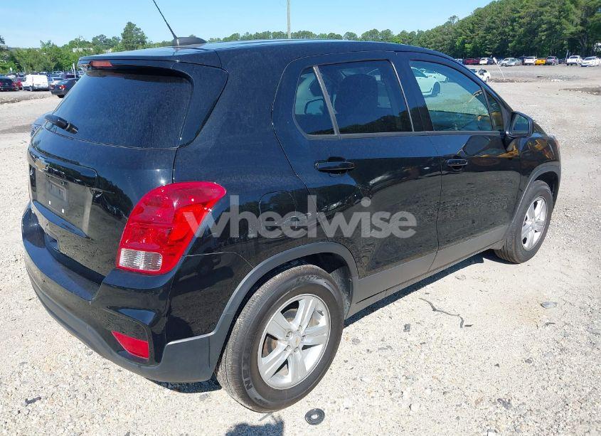 Photo 4 of 2021 Chevrolet Trax FWD LS (VIN KL7CJKSB5MB319406)