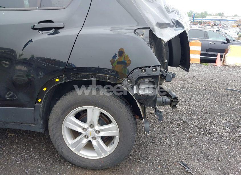 Photo 17 of 2020 Chevrolet Trax FWD LS (VIN KL7CJKSB6LB324435)