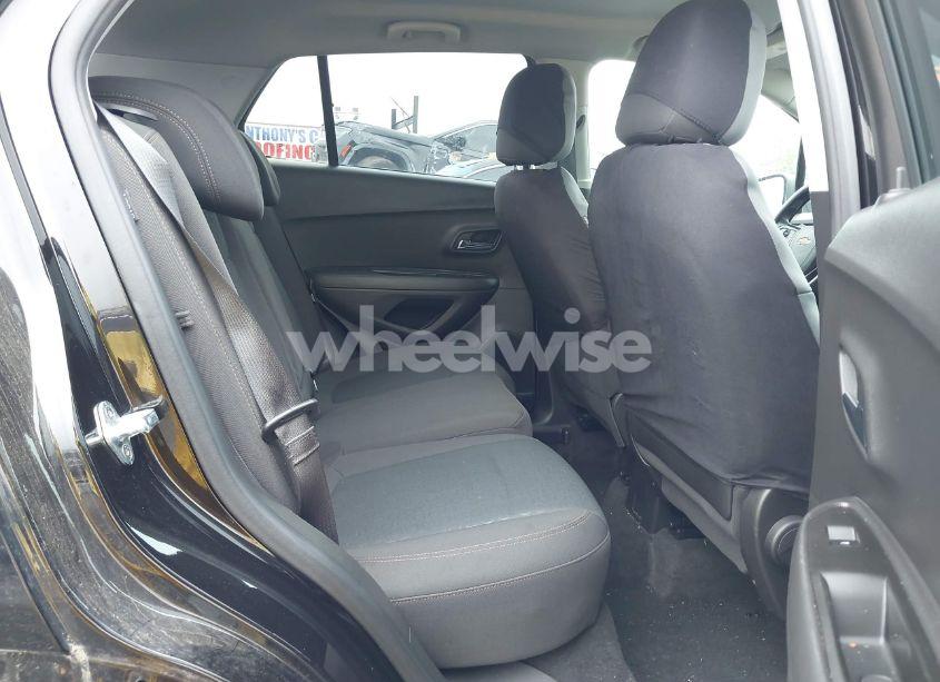 Photo 8 of 2020 Chevrolet Trax FWD LS (VIN KL7CJKSB6LB324435)