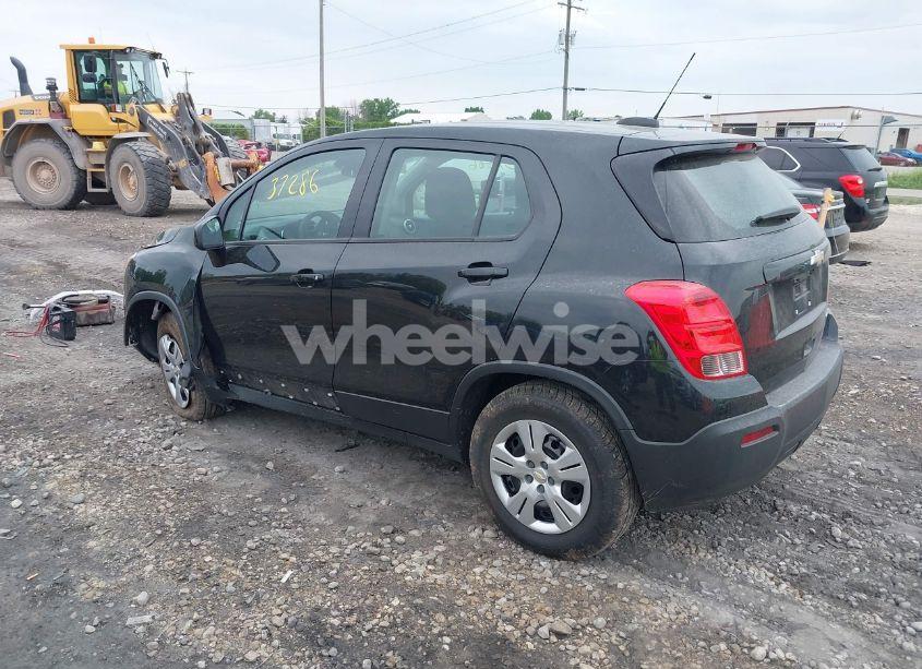 Photo 3 of 2016 Chevrolet Trax 1LS (VIN KL7CJKSB7GB733761)