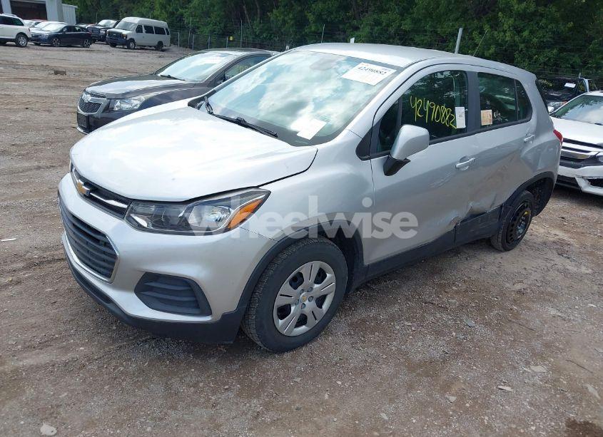 Photo 2 of 2017 Chevrolet Trax LS (VIN KL7CJKSB7HB146462)