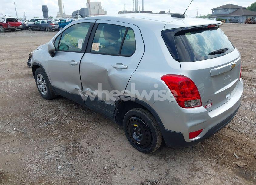 Photo 3 of 2017 Chevrolet Trax LS (VIN KL7CJKSB7HB146462)