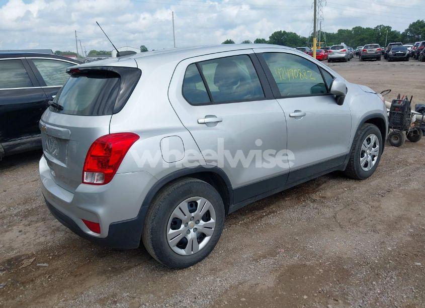 Photo 4 of 2017 Chevrolet Trax LS (VIN KL7CJKSB7HB146462)