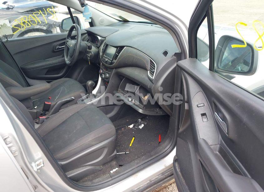 Photo 5 of 2017 Chevrolet Trax LS (VIN KL7CJKSB7HB146462)