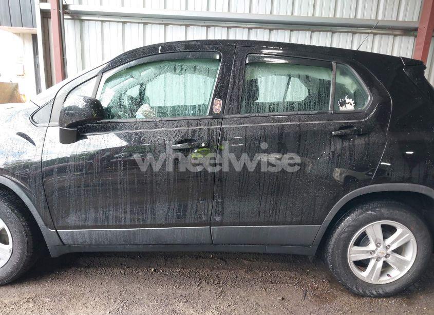 Photo 15 of 2020 Chevrolet Trax FWD LS (VIN KL7CJKSB7LB335766)