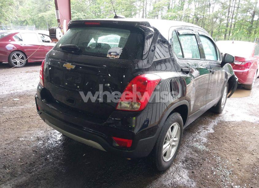 Photo 4 of 2020 Chevrolet Trax FWD LS (VIN KL7CJKSB7LB335766)
