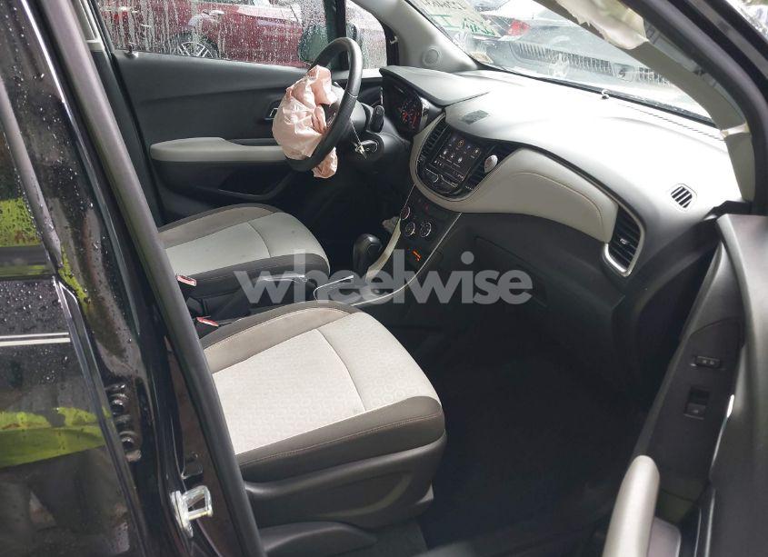 Photo 5 of 2020 Chevrolet Trax FWD LS (VIN KL7CJKSB7LB335766)