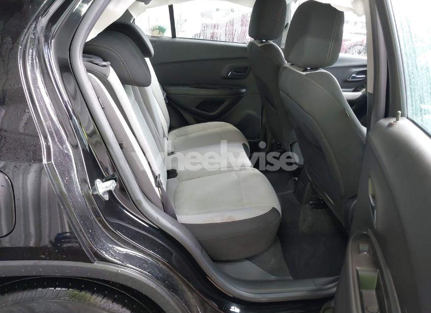 Photo 8 of 2020 Chevrolet Trax FWD LS (VIN KL7CJKSB7LB335766)