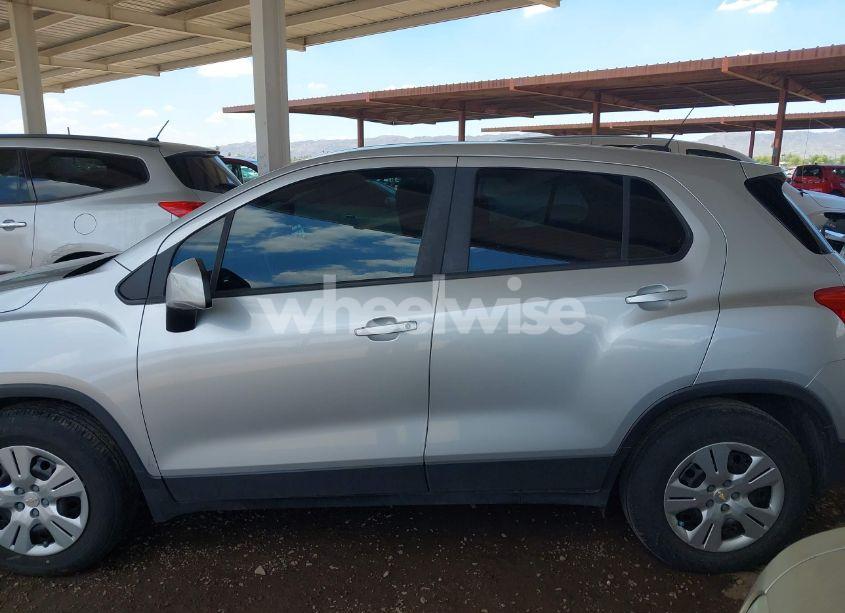 Photo 14 of 2018 Chevrolet Trax LS (VIN KL7CJKSB8JB574028)