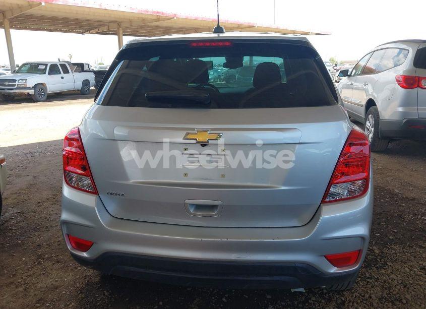 Photo 16 of 2018 Chevrolet Trax LS (VIN KL7CJKSB8JB574028)