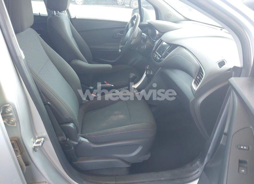 Photo 5 of 2018 Chevrolet Trax LS (VIN KL7CJKSB8JB574028)