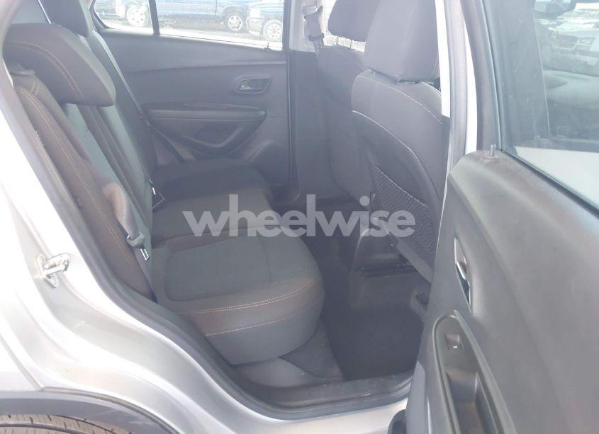 Photo 8 of 2018 Chevrolet Trax LS (VIN KL7CJKSB8JB574028)