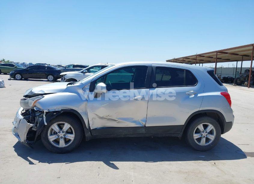 Photo 14 of 2020 Chevrolet Trax FWD LS (VIN KL7CJKSB8LB030471)