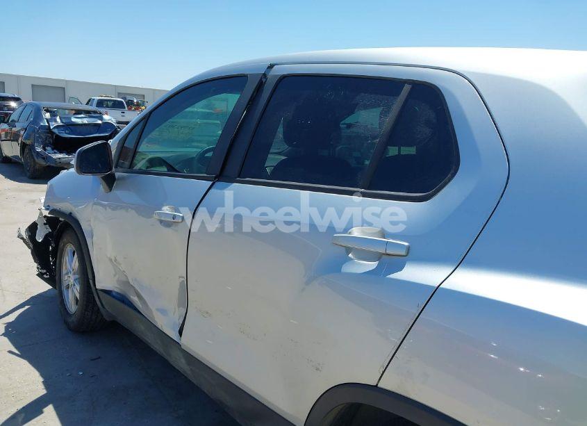 Photo 19 of 2020 Chevrolet Trax FWD LS (VIN KL7CJKSB8LB030471)