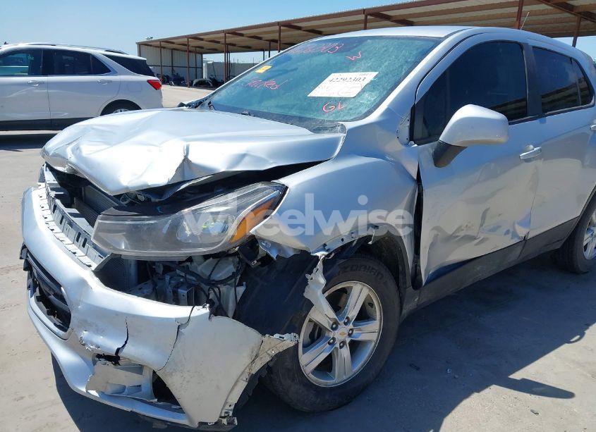 Photo 6 of 2020 Chevrolet Trax FWD LS (VIN KL7CJKSB8LB030471)