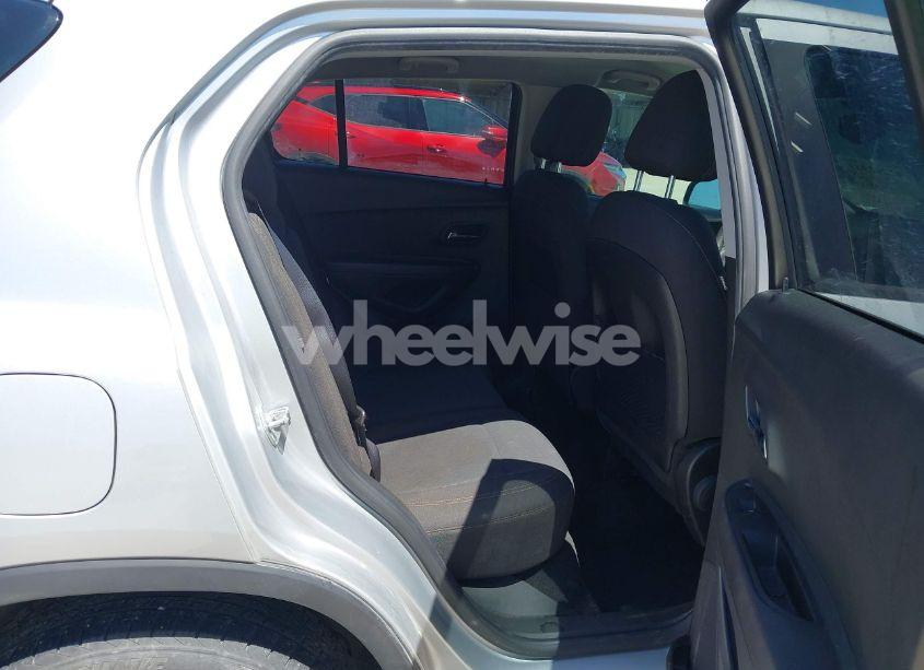 Photo 8 of 2020 Chevrolet Trax FWD LS (VIN KL7CJKSB8LB030471)