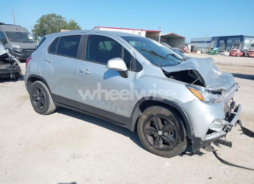 2020 Chevrolet Trax FWD LS (VIN KL7CJKSB8LB033001) main photo