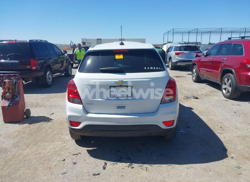 Photo 16 of 2020 Chevrolet Trax FWD LS (VIN KL7CJKSB8LB052146)