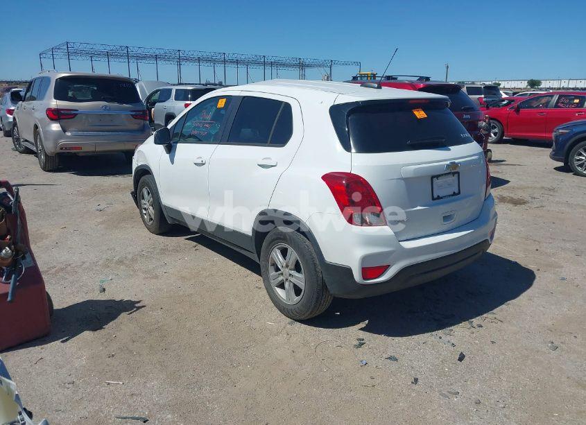 Photo 3 of 2020 Chevrolet Trax FWD LS (VIN KL7CJKSB8LB052146)