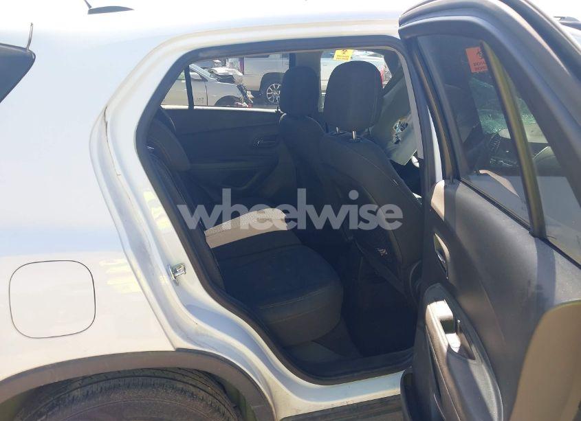 Photo 8 of 2020 Chevrolet Trax FWD LS (VIN KL7CJKSB8LB052146)