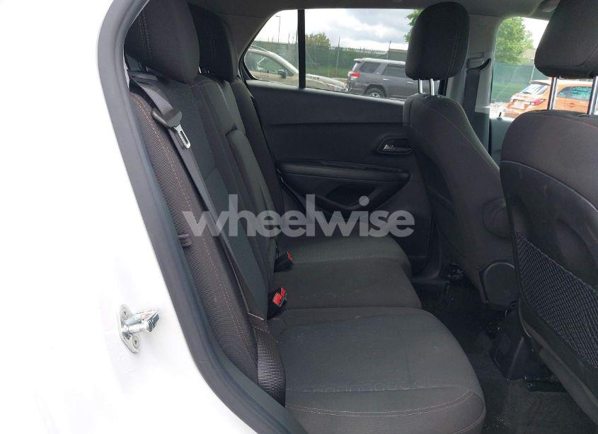 Photo 8 of 2021 Chevrolet Trax FWD LS (VIN KL7CJKSB8MB302437)