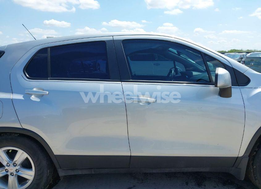 Photo 13 of 2021 Chevrolet Trax FWD LS (VIN KL7CJKSB8MB307752)