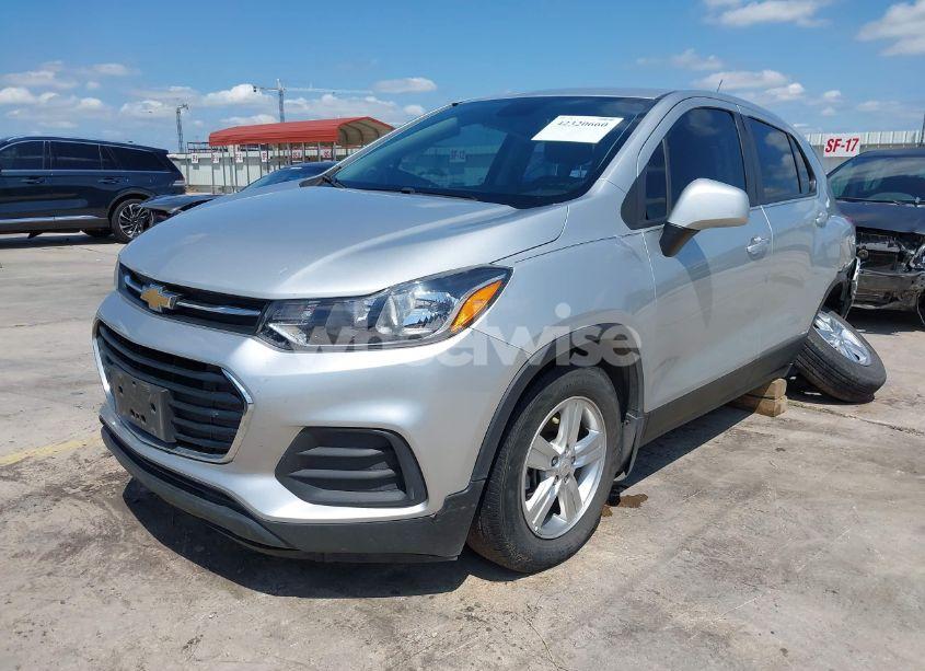 Photo 2 of 2021 Chevrolet Trax FWD LS (VIN KL7CJKSB8MB307752)