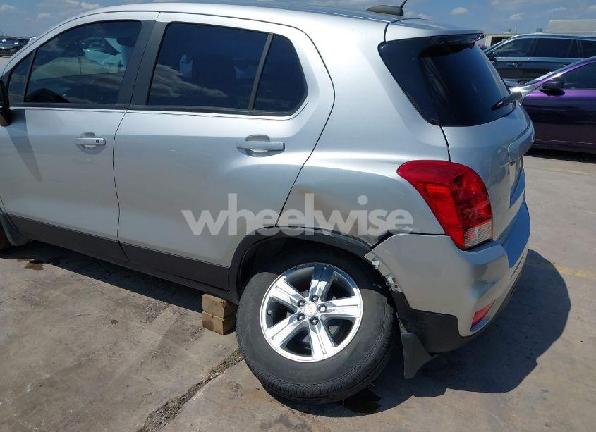 Photo 6 of 2021 Chevrolet Trax FWD LS (VIN KL7CJKSB8MB307752)