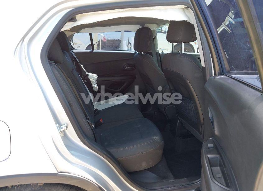 Photo 8 of 2021 Chevrolet Trax FWD LS (VIN KL7CJKSB8MB307752)