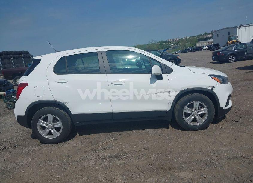Photo 13 of 2020 Chevrolet Trax FWD LS (VIN KL7CJKSB9LB046792)