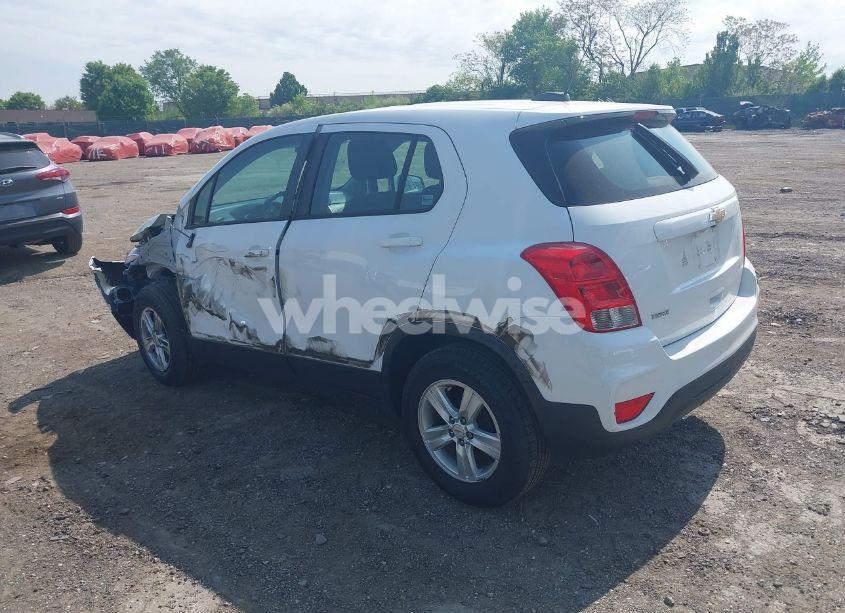 Photo 3 of 2020 Chevrolet Trax FWD LS (VIN KL7CJKSB9LB046792)