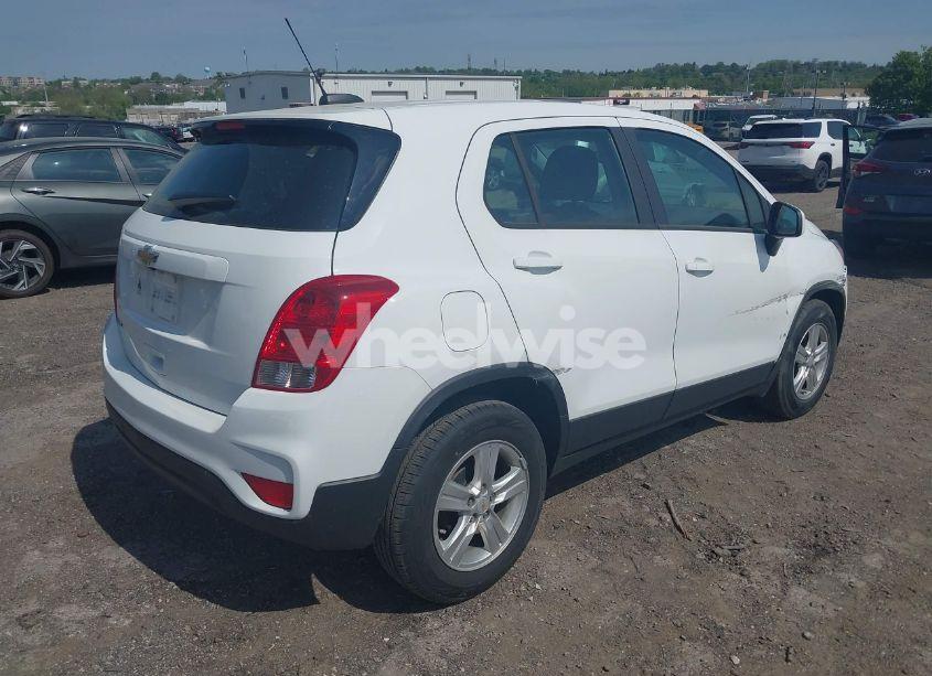 Photo 4 of 2020 Chevrolet Trax FWD LS (VIN KL7CJKSB9LB046792)